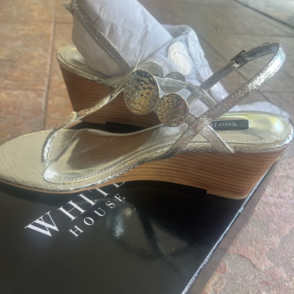 White House Black Market Winslow Wedge Silver - Picture 4 of 10